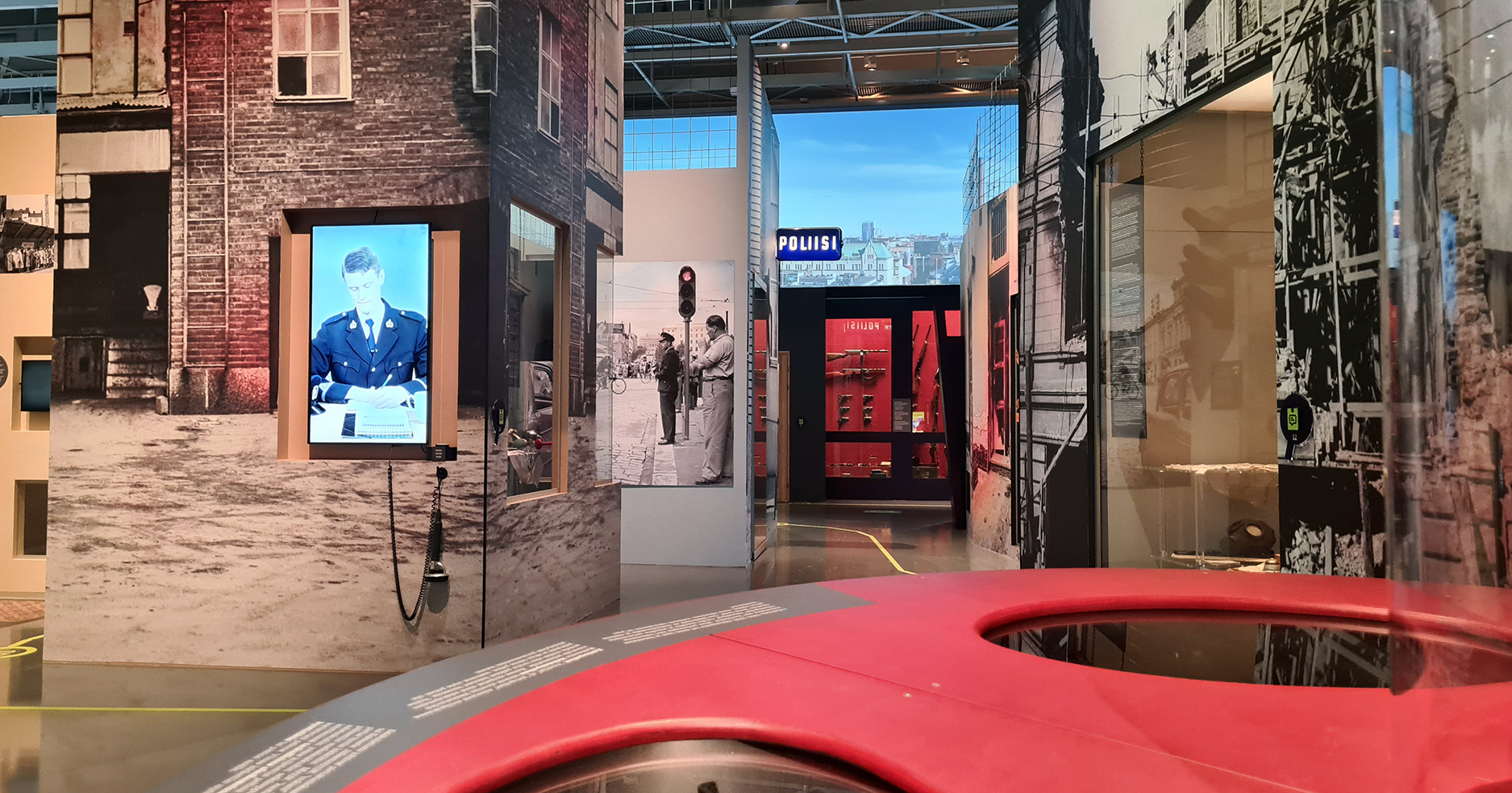 General view of the Police Museum’s exhibition. The picture shows for example the ‘Poliisi’ (the police) sign and photos. Photo The Police Museum, Pia Penttilä.