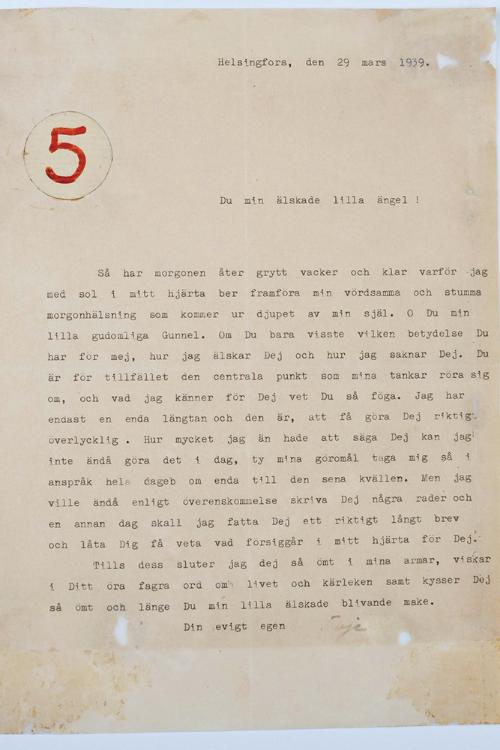 A letter in Swedish typed by Auervaara. The sheet of paper has gone yellow. The actual text consists of 17 lines, in which Auervaara expresses his warm feelings towards the recipient of the letter.