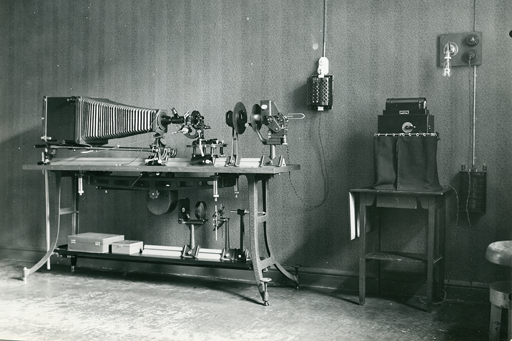 A black-and-white photograph of a large, complex photography device on a table.