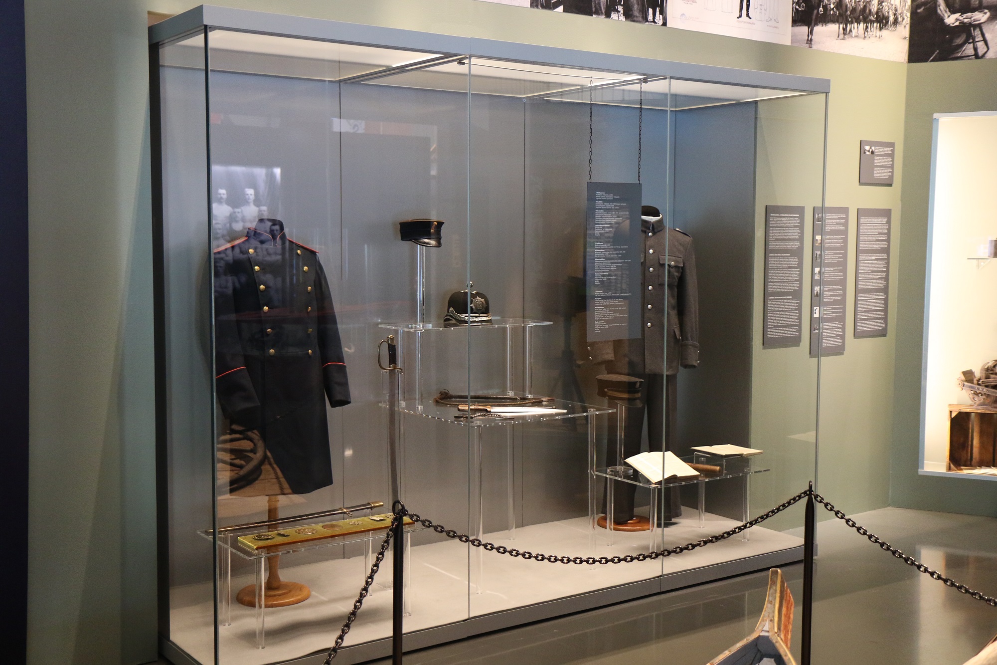 A showcase containing old police uniforms and accessories. Photo The Police Museum, Jarkko Järvinen